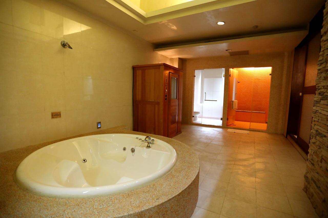 Hua Jia Motel Tainan Exteriör bild
