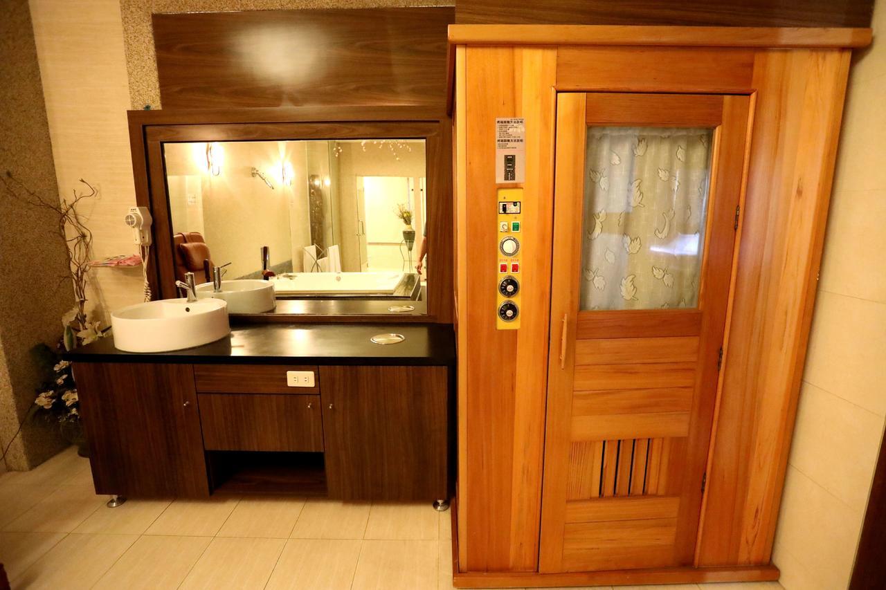 Hua Jia Motel Tainan Exteriör bild